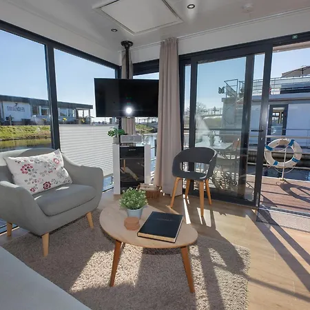 Holiday home Hausboot 