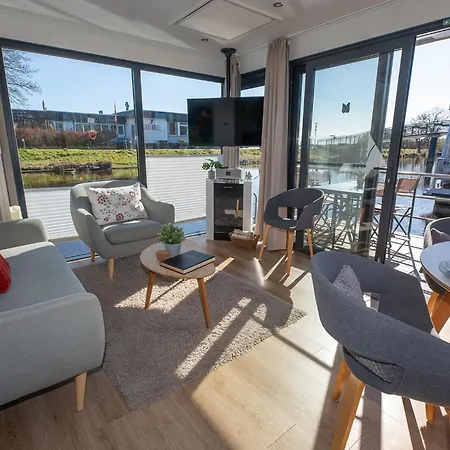 Holiday home Hausboot 